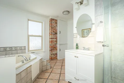 24 Penetang Street, Barrie, ON L4M 1V6
