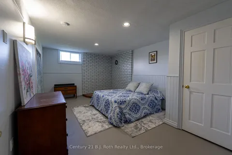 8 AGNES Street, Oro-Medonte, ON L0K 1N0