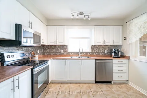 17 Nicole Marie Avenue, Barrie, ON L4M 6Z1
