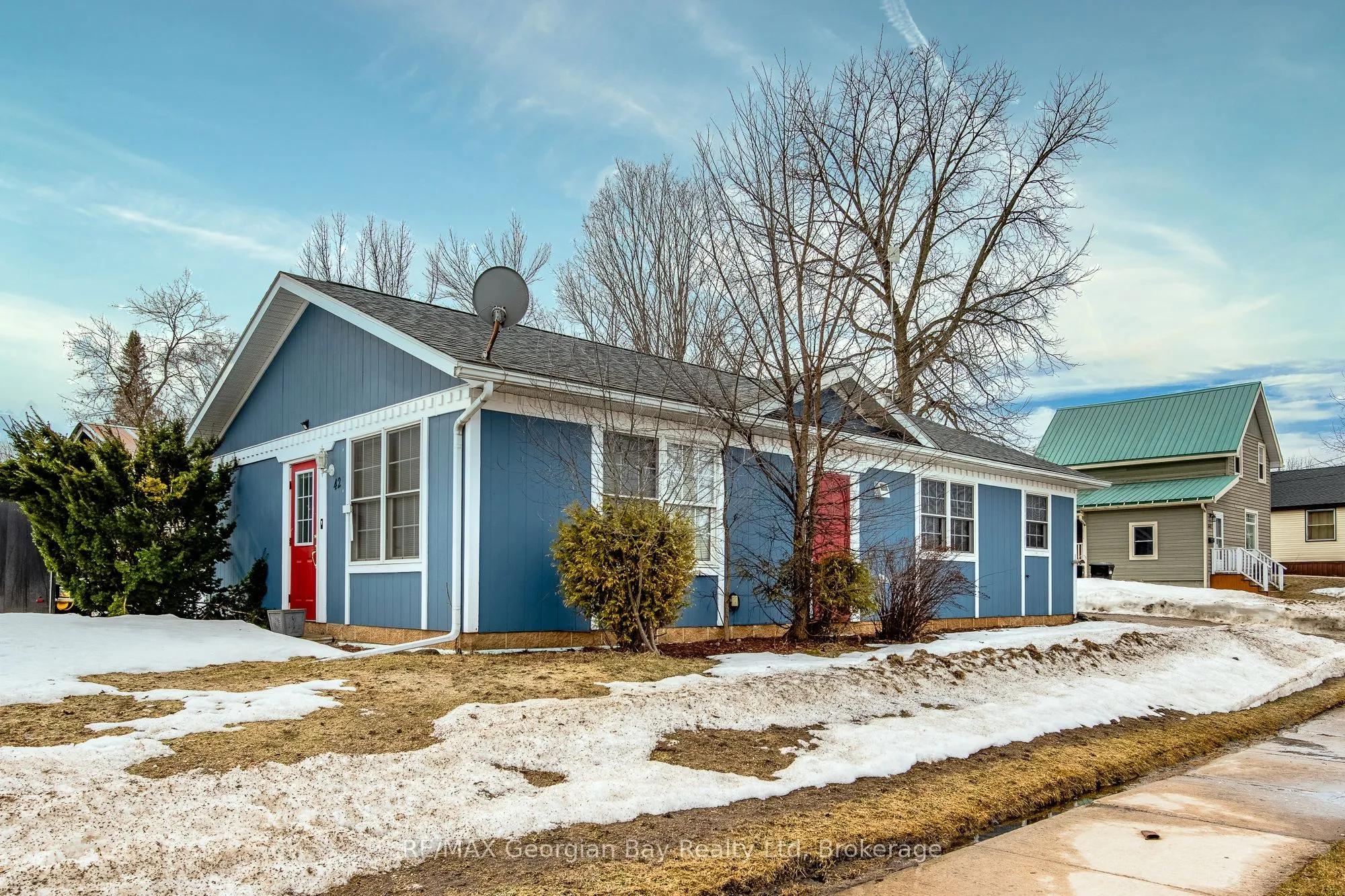 42 Fourth Street, Midland, ON L4R 3S8
