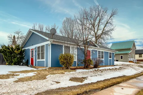 42 Fourth Street, Midland, ON L4R 3S8