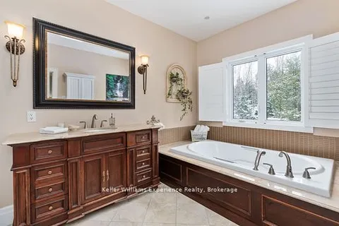 4043 Jilem Court, Severn, ON L3V 0E8