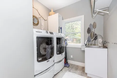 1035 Laidlaw Avenue, Severn, ON L0K 2B0