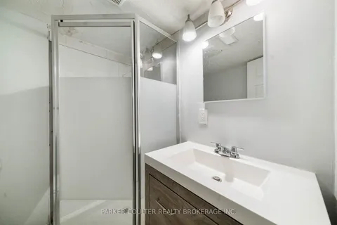 32 Brown Street, Barrie, ON L4N 7V4
