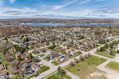 1 Bonaventure Place, Penetanguishene, ON L9M 1J3