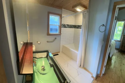 2295 Lakeshore Road, Oro-Medonte, ON L0L 1T0