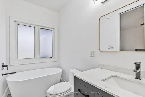 25 Heron Boulevard, Springwater, ON L0L 1Y3