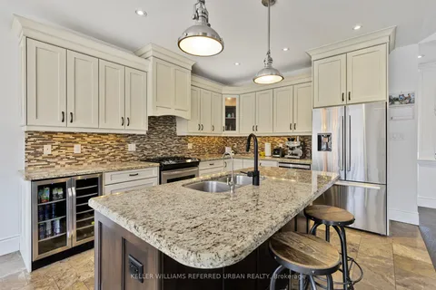 25 Heron Boulevard, Springwater, ON L0L 1Y3