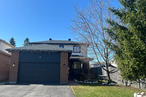 9 Rosenfeld Drive, Barrie, ON L4M 5X3