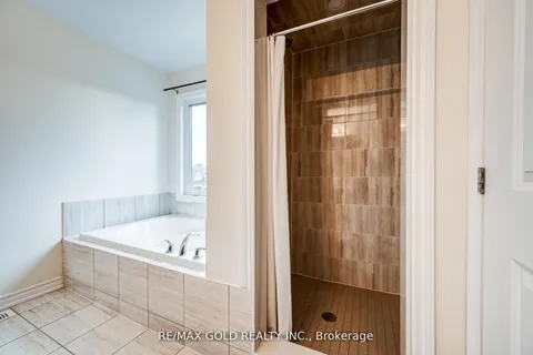 84 Atlantis Drive, Orillia, ON L3V 8L4
