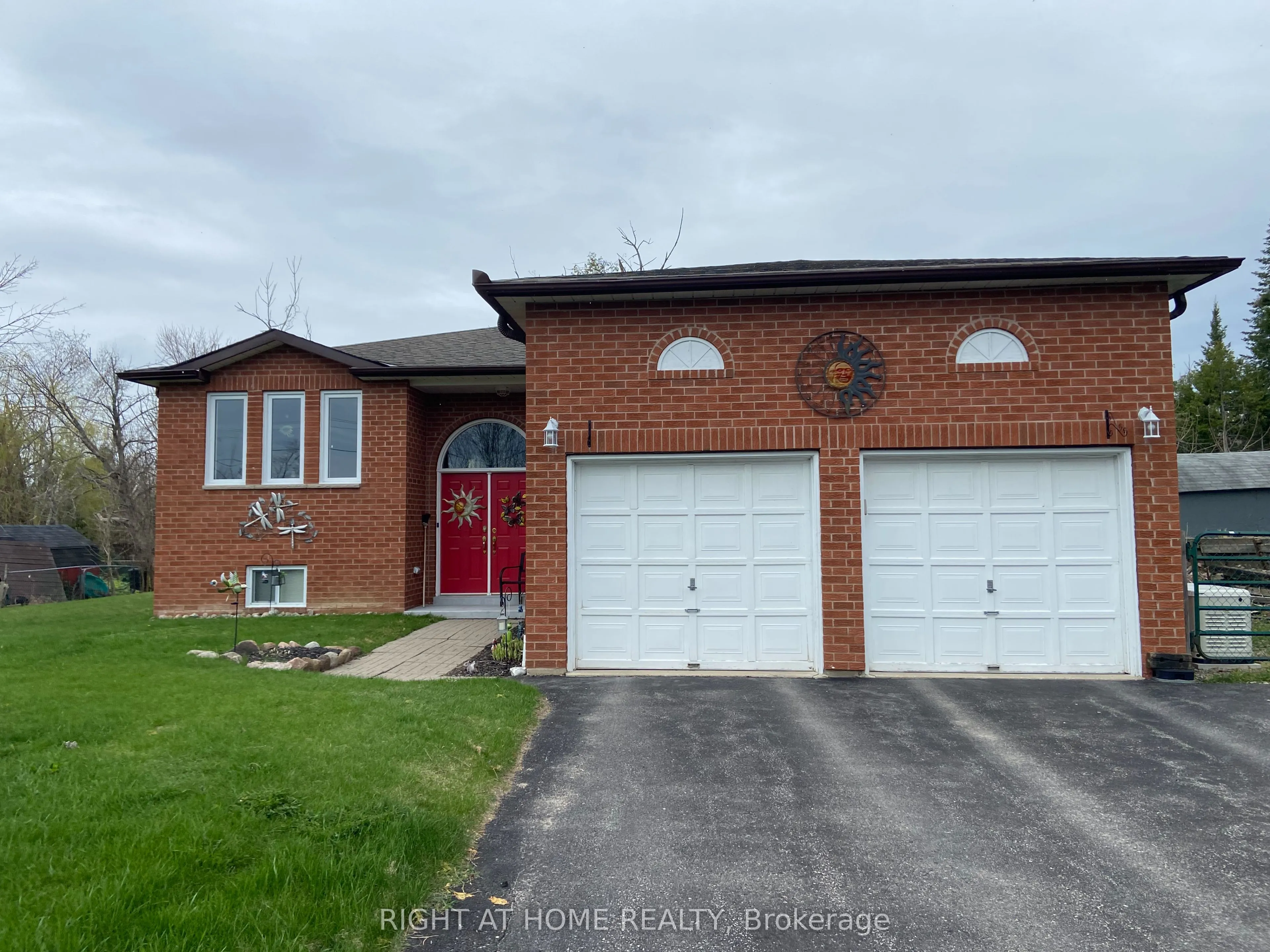 4 Campbell Avenue, Oro-Medonte, ON L0L 1T0