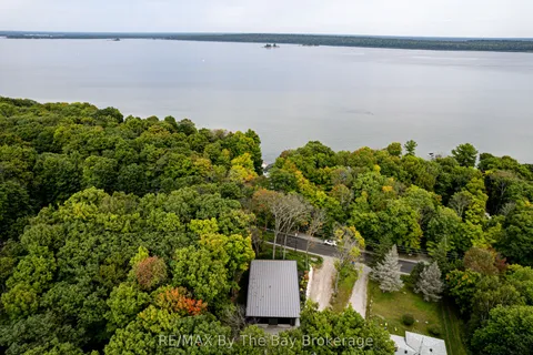 1584 Champlain Road, Tiny, ON L9M 0C1