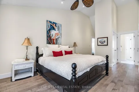 92 Nelson Street, ON L4M 4K5