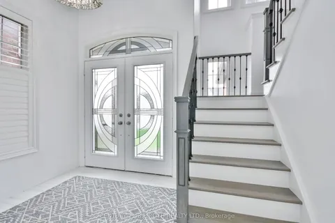 13 Auburn Court, Barrie, ON L4N 6G9