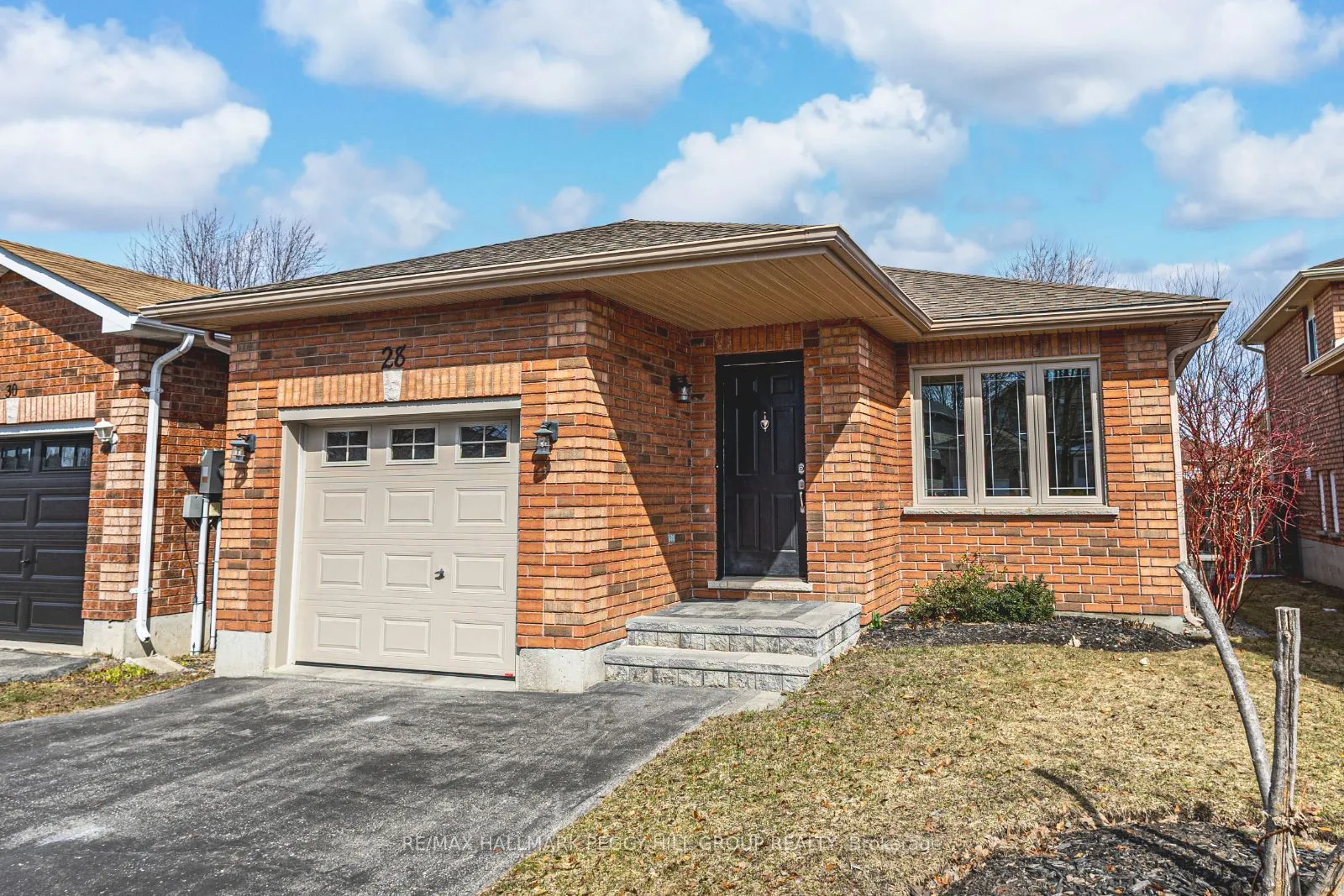 28 Lucas Avenue, Barrie, ON L4N 9M8