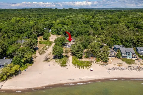 8 NASSAU Court, Tiny, ON L9M 0H3