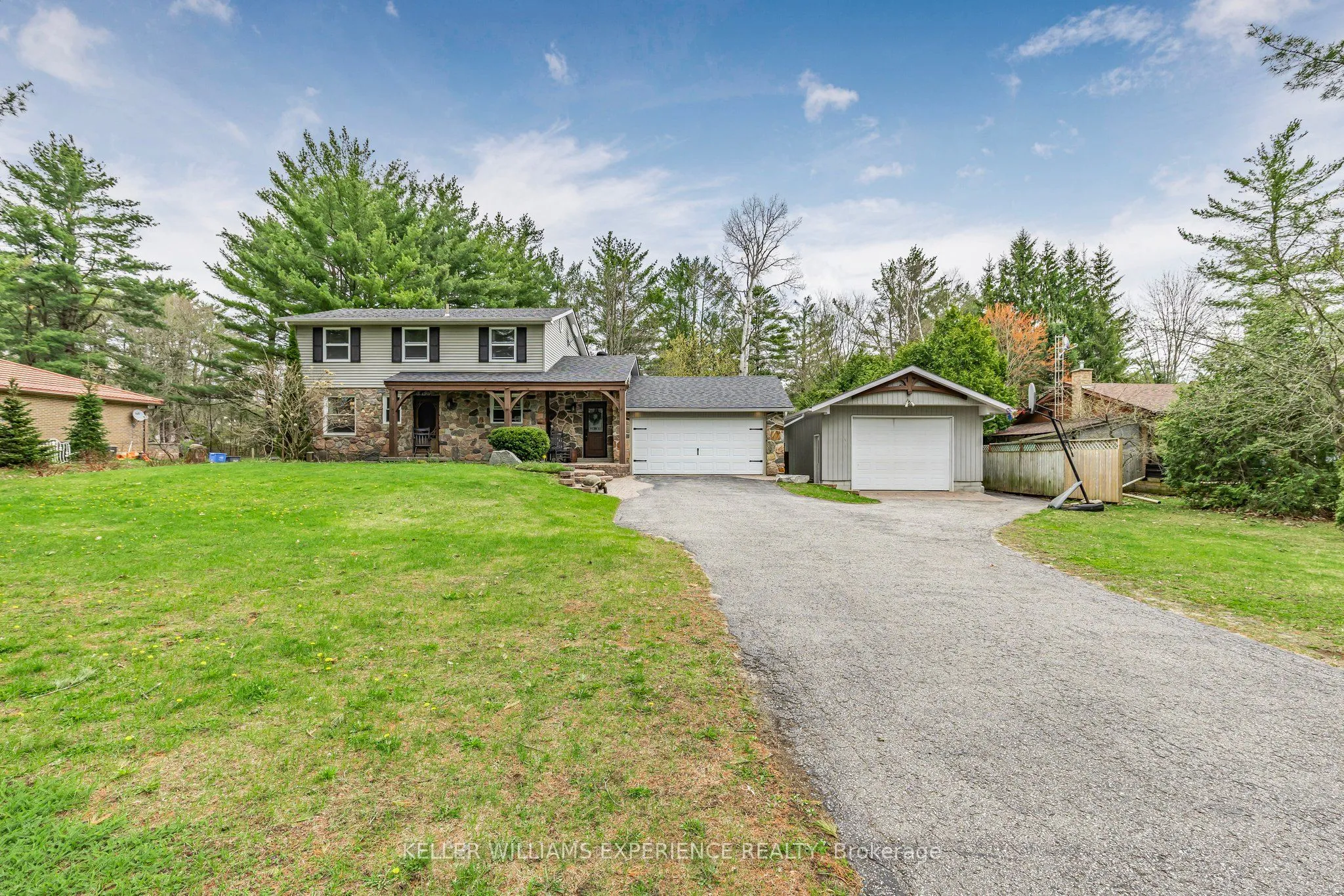 31 Lawrence Avenue, Springwater, ON L9X 0W4
