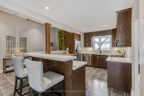 31 Lawrence Avenue, Springwater, ON L9X 0W4