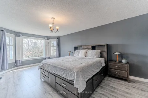 12 Thackeray Crescent, Barrie, ON L4N 6J6