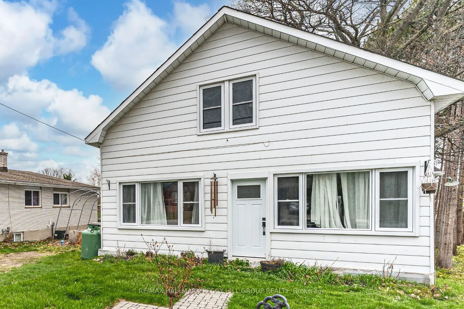 8 Balm Beach Road, Tiny, ON L0L 2J0
