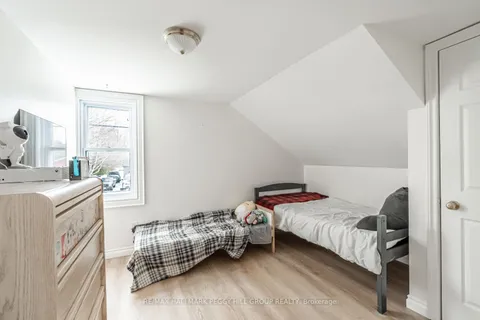 8 Balm Beach Road, Tiny, ON L0L 2J0