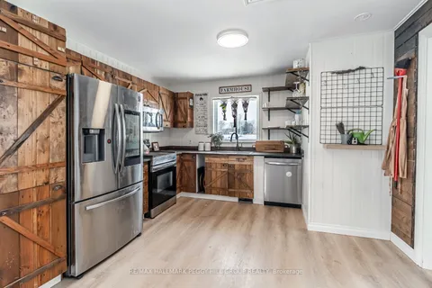 8 Balm Beach Road, Tiny, ON L0L 2J0