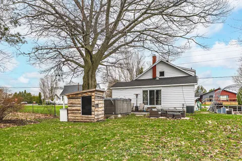 8 Balm Beach Road, Tiny, ON L0L 2J0