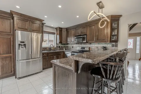 38 Benson Drive, Barrie, ON L4N 7Y1