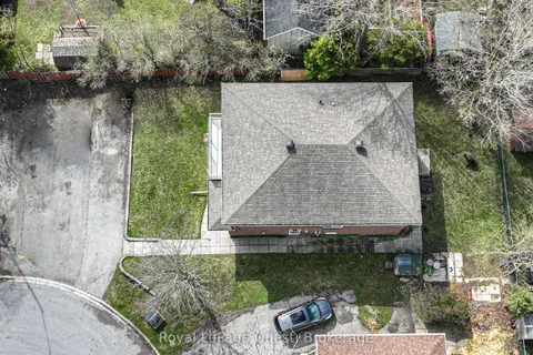 21 King's Court, Orillia, ON L3V 6S3