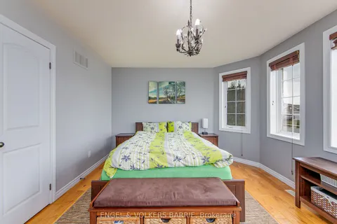 6 Whitfield Crescent, Springwater, ON L0L 1P0