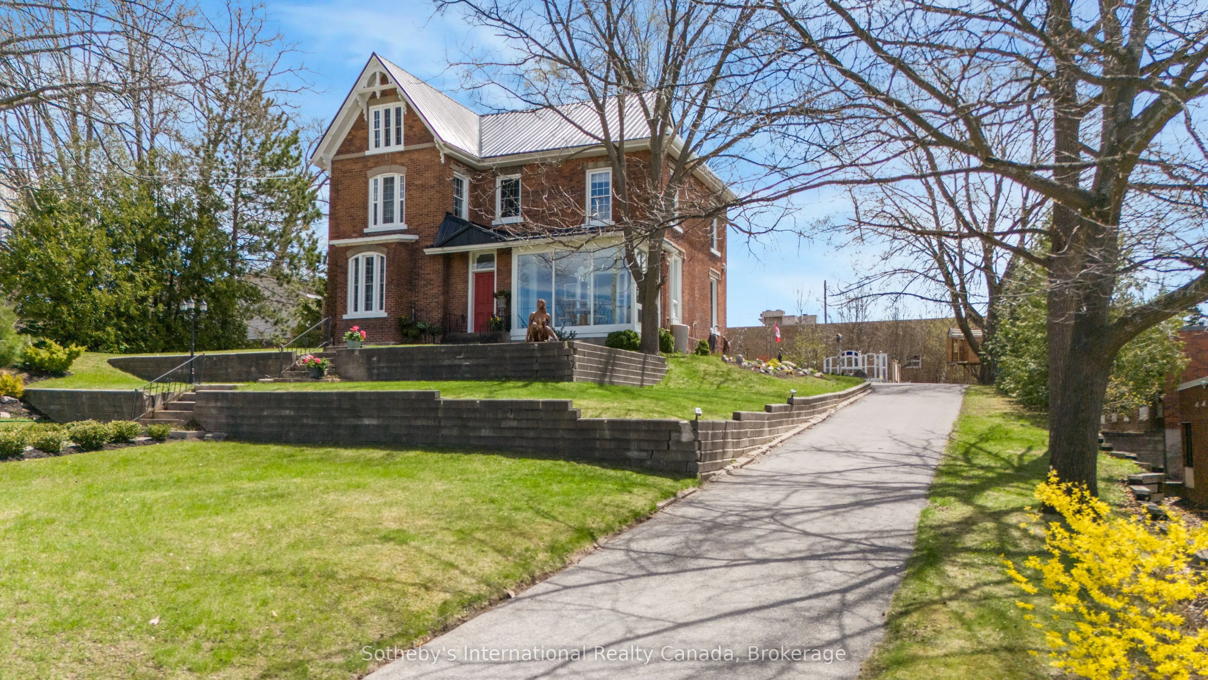 26 Robert Street, ON L9M 1K7