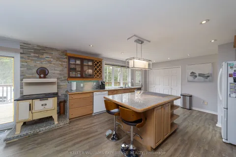1936 PENINSULA POINT Road, Severn, ON P0E 1N0