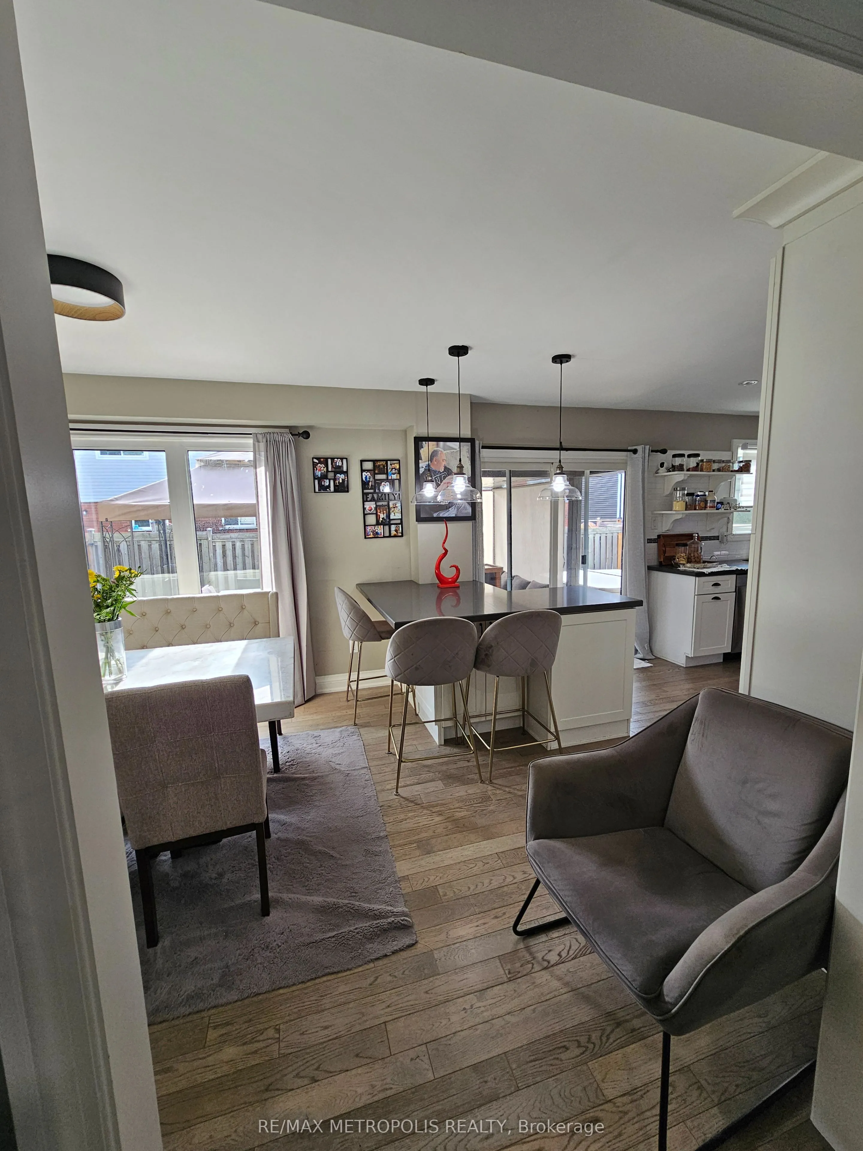 16 Snowden Avenue, Barrie, ON L4M 7G5