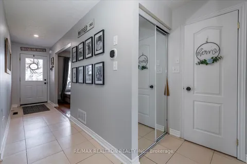 24 Owen Street, Penetanguishene, ON L9M 1M8