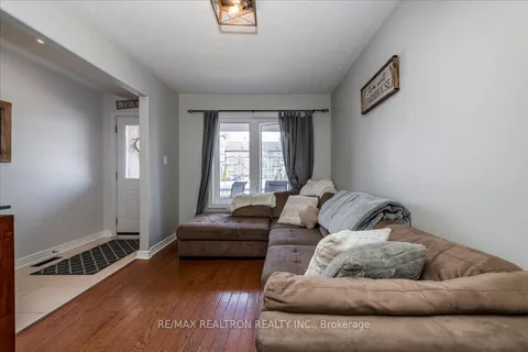 24 Owen Street, Penetanguishene, ON L9M 1M8