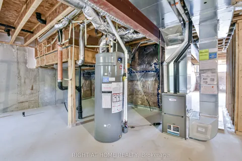 3056 Sandy Acrs Avenue, Severn, ON L3V 8P8