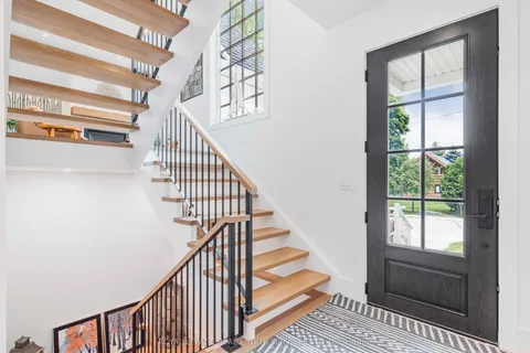 53 Niagara Street, ON L9Y 3X1