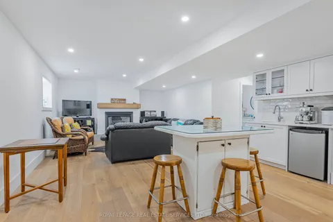 53 Niagara Street, ON L9Y 3X1