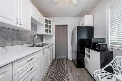25 Victory Crescent, ON L9M 1B6
