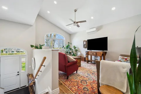 112b Creighton Street, ON L3V 1B3