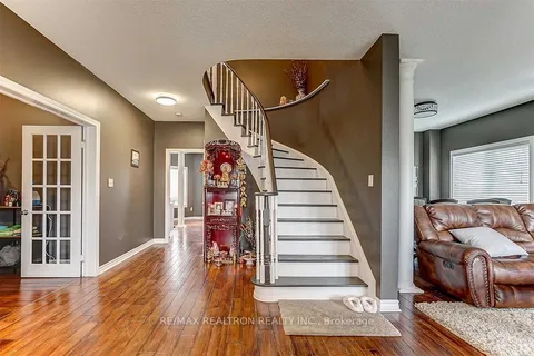 416 Mapleton Avenue, ON L4N 0Z9