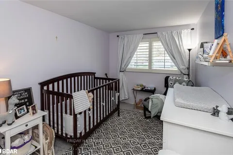 9 MEADOWLAND Avenue, ON L4N 2Y3