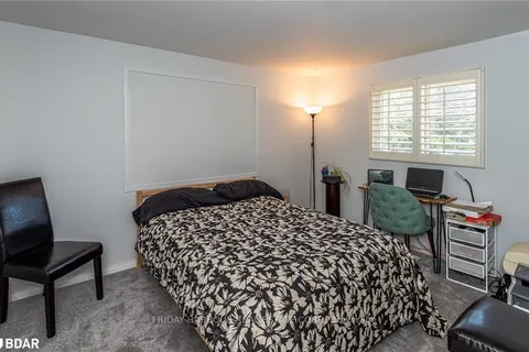 9 MEADOWLAND Avenue, ON L4N 2Y3