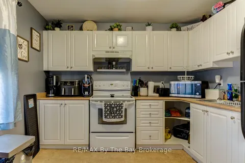 16 Yonge Street, ON L0L 1P0