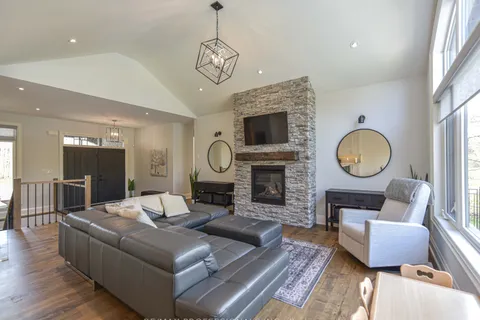 21 Boothby Crescent, ON L9X 0H1