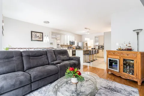10 Westminster Circle, ON L4M 0A3