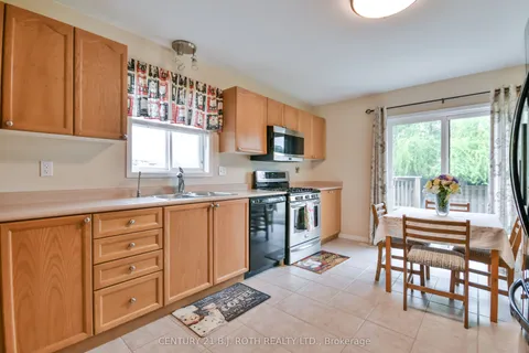 77 Sun King Crescent, Barrie, ON L4M 7K4