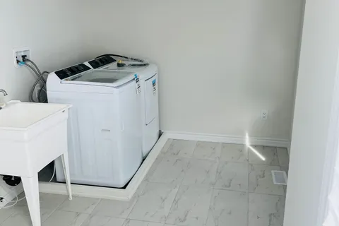 13 Del Ray Crescent, ON L9Z 0N7