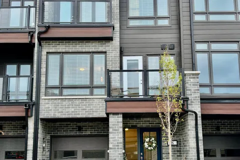 8 Wyn Wood Lane, ON L3V 8P6