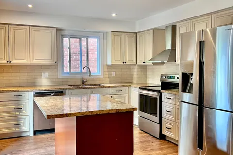 71 TRILLIUM Crescent, ON L4N 6H6
